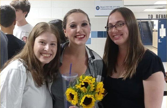 Three Lovely Peaches at Syd Austin 's 'Big Fish' performance Thursday night! Was great to hang out with Julia Bergel and Katherine McLinden and enjoy Sydney's performance!