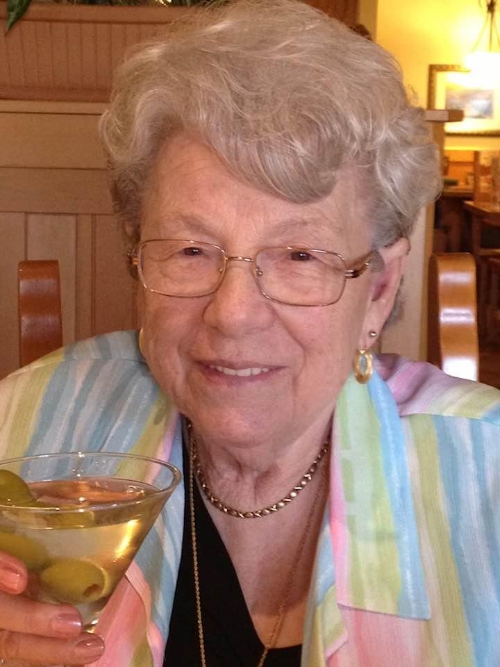 ♥️♥️♥️Happy Birthday Mom♥️♥️♥️
Today you would have been 89... miss you terribly
This picture makes me smile... how you loved your martini 🍸