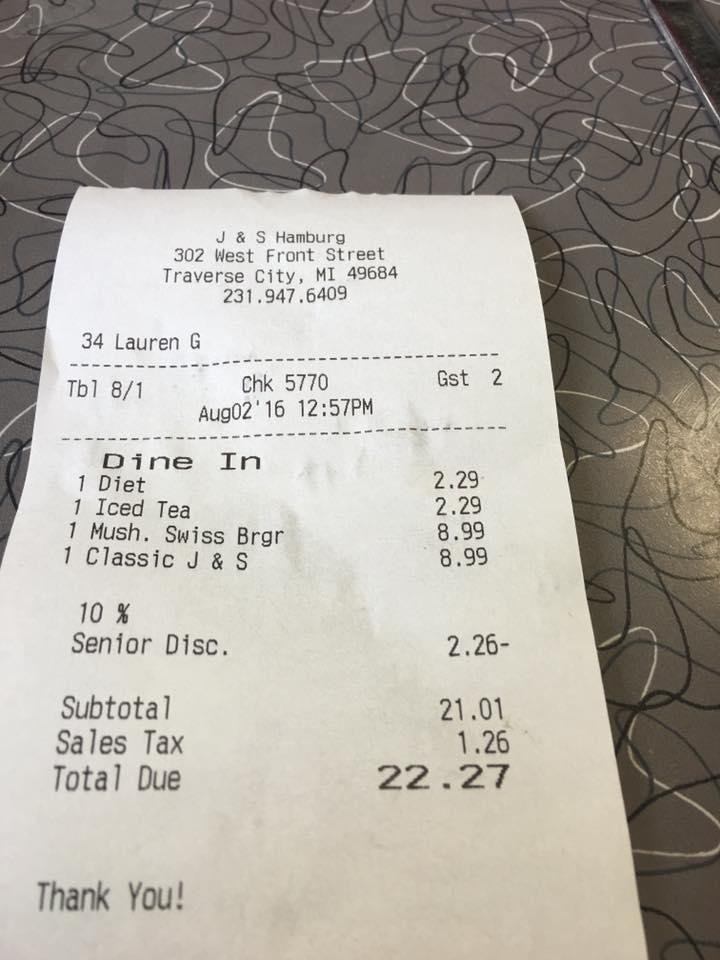 So check at our discount which we were never asked about who do you think the server thought should get the discount me or GREG 😂😂😂