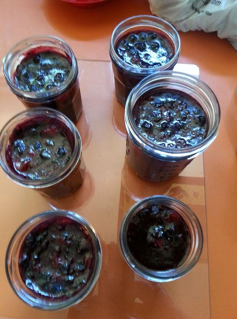Fresh blueberry/strawberry jam. Now to seal them.