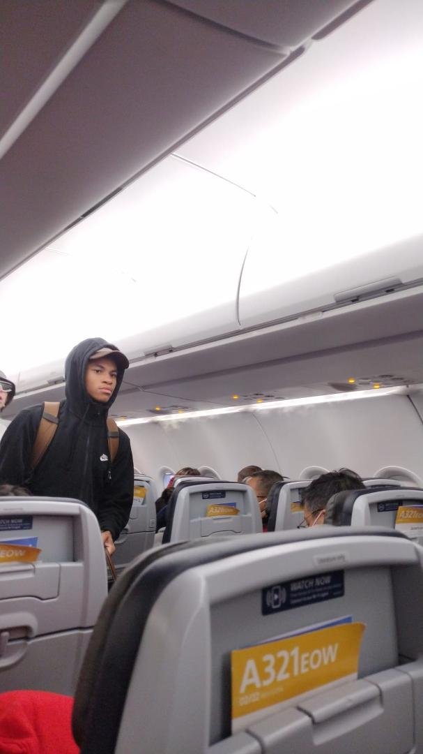 Looks like the plane is in fire and I'm the only one who notices!