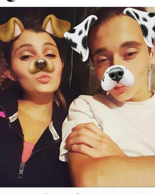 We have a relationship where we can act like idiots, talk about the most random stuff, share music, and never get tired of each other
I love you so much😚😘