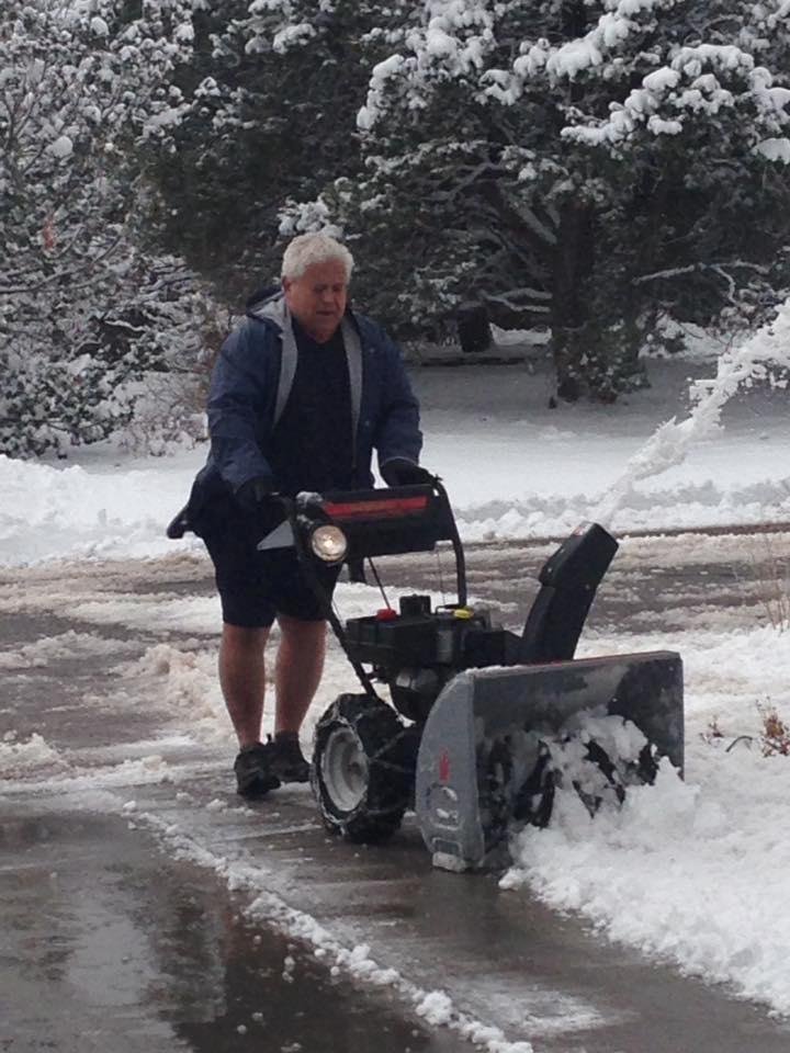 Here's Bob clearing the snow. Notice he's wearing his shorts and the temperature is 32 degrees. He's not normal😊