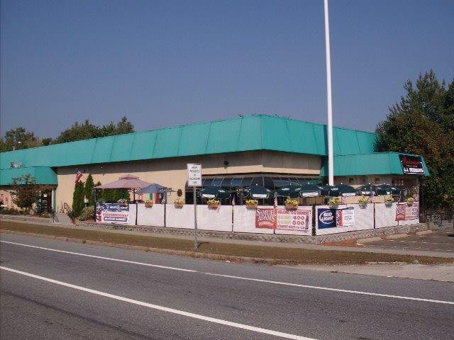 Boomers is open all day the 4th Keno, patio, Dr, lounge is all avaialble. DJ tonight starting at 9 PM come one come all