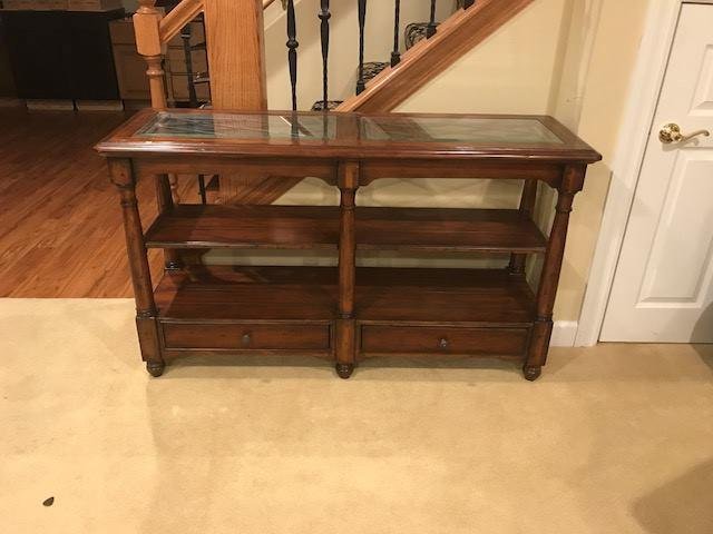 beautiful sofa table, 33" tall, 18" deep,56" long.
Perfect condition,$335.00. message me if interested