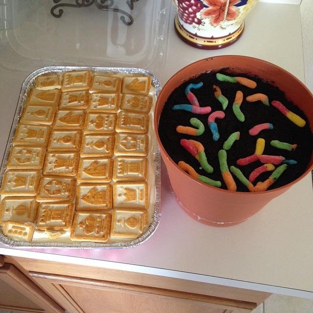 Deserts are done! #dirtcake and #notyomommasbananapudding