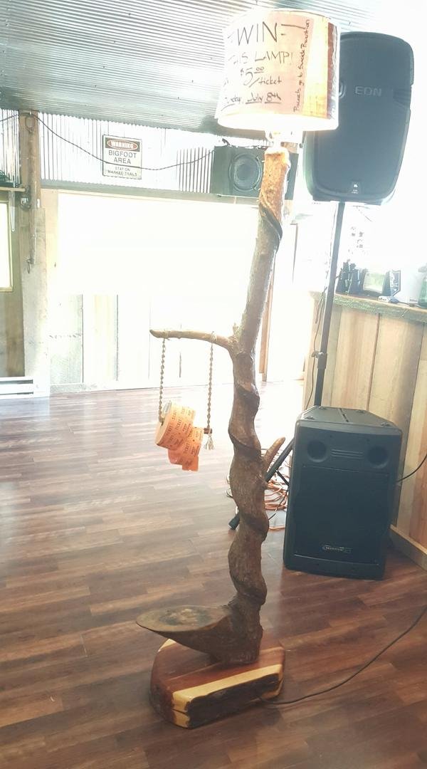 This is a lamp i made out of love for a friend of mine thats not here anymore. He found this peace of wood when he was cleaning up the aftermath of Caterina down in Louisiana. Andy brought it back to make something. But he