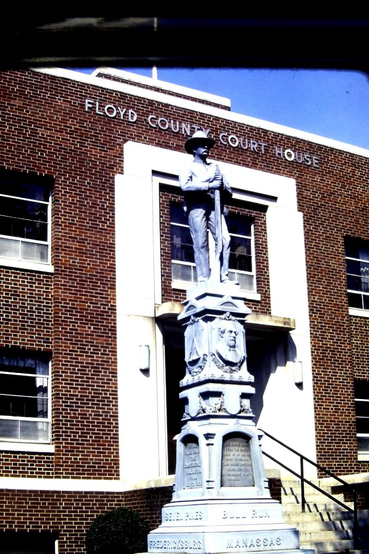 THE CONFEDERATE SOLDIER STATUE STANDS PROUDLY IN FRONT OF THE FLOYD COUNTY COURTHOUSE!