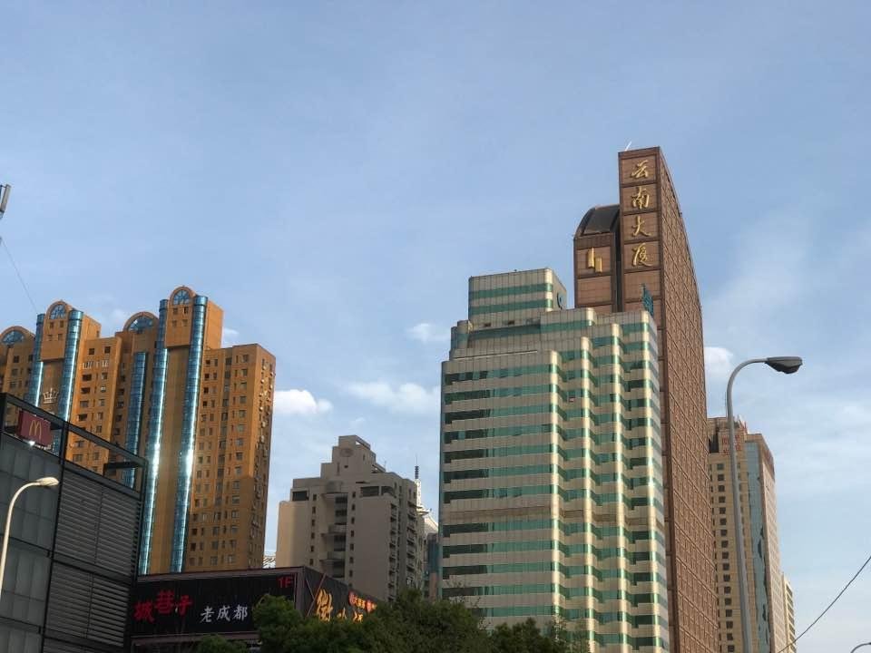 Blue sky in Shanghai. Time to leave.