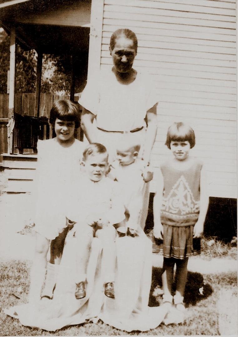 INEZ,JUNIOR,BENNYPAUL,AND ALMA LAMONT,WITH GRANDMA CRISTINE DAVIS