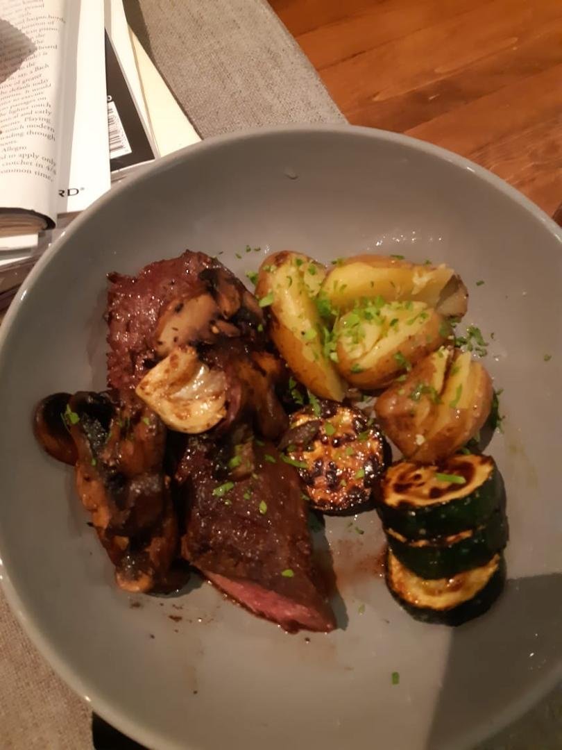 Dinner maintenant. Bon appetit.
