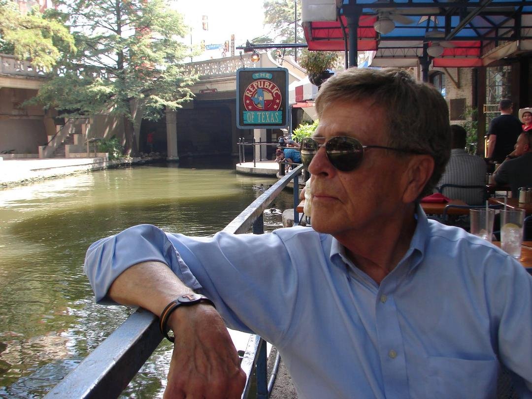 by the Riverwalk, San Antonio, I think I want to move here.....