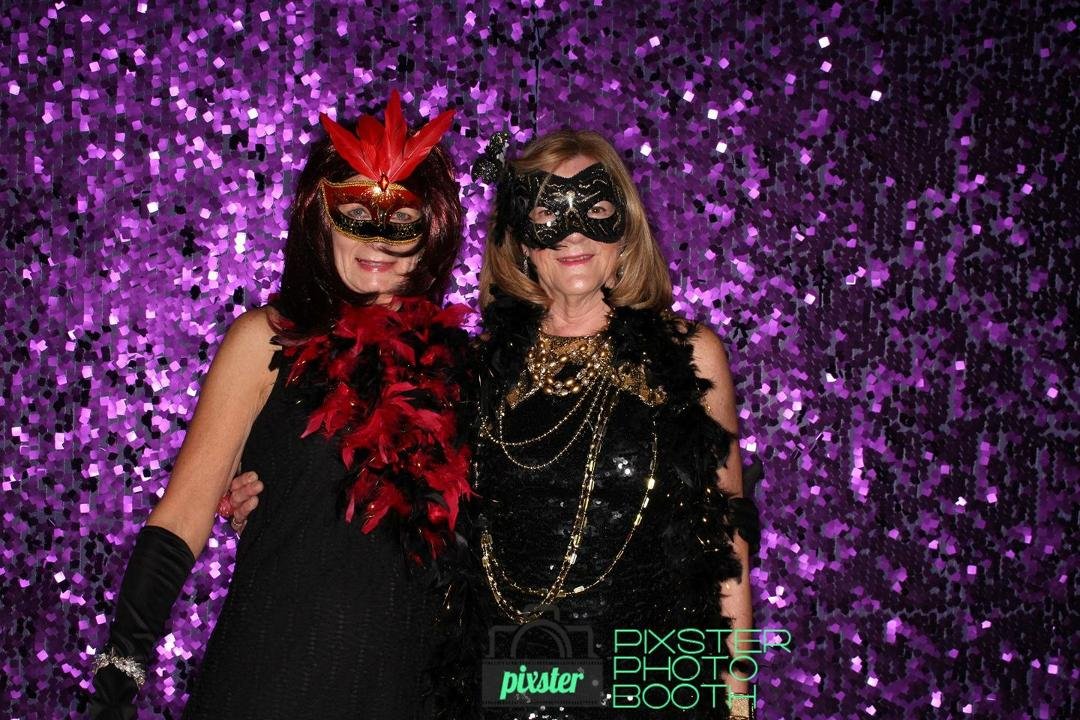 2 gorgeous fems