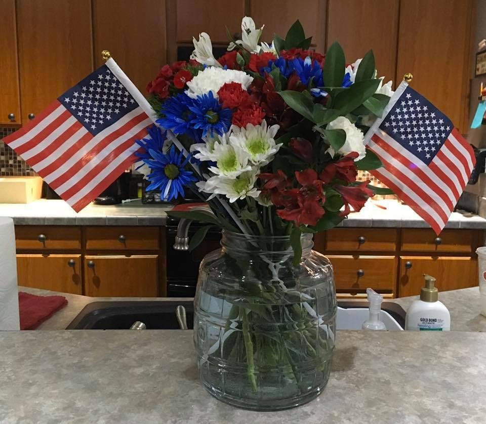 I made it home before Gary today, he drove up and handed me these beautiful flowers 😊