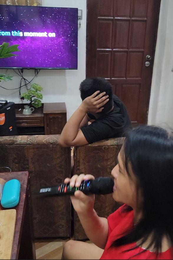 Filapina's love karaoke