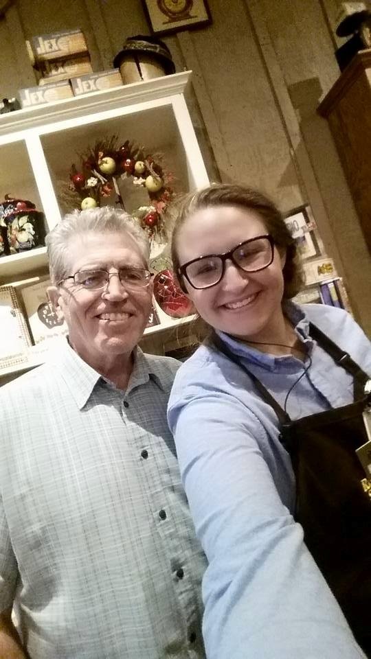Met this young lady at dinner tonight. We share a unigue first name, Garland!
I asked her if we could take a selfie and she graciously said yes.
Garland and Garland.
