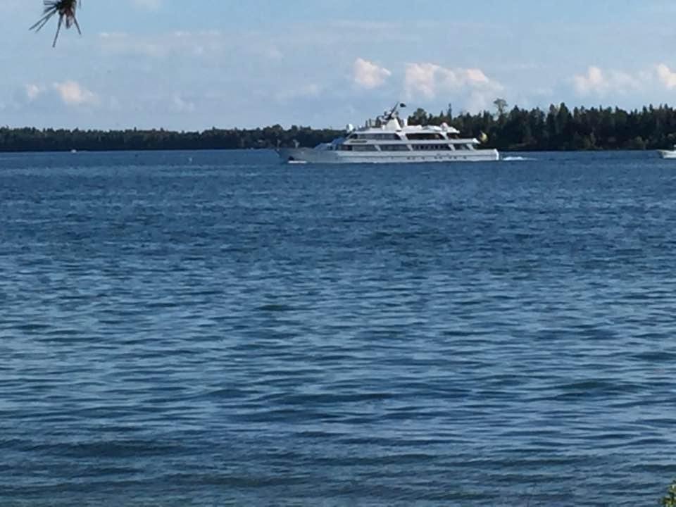 Sweet little boat coming into the marina...