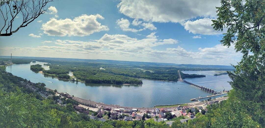 Beautiful view Alma Wisconsin 🙂🦮