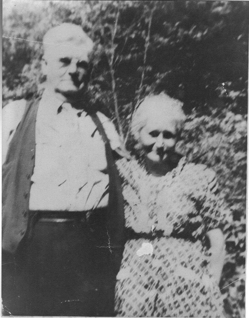 This is a picture of Squire & Nancy Hamilton. Do not know what year. Sometime before 1956. My grandparents.