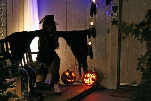 Dee Dee in the sitting witchy crucifix pose.