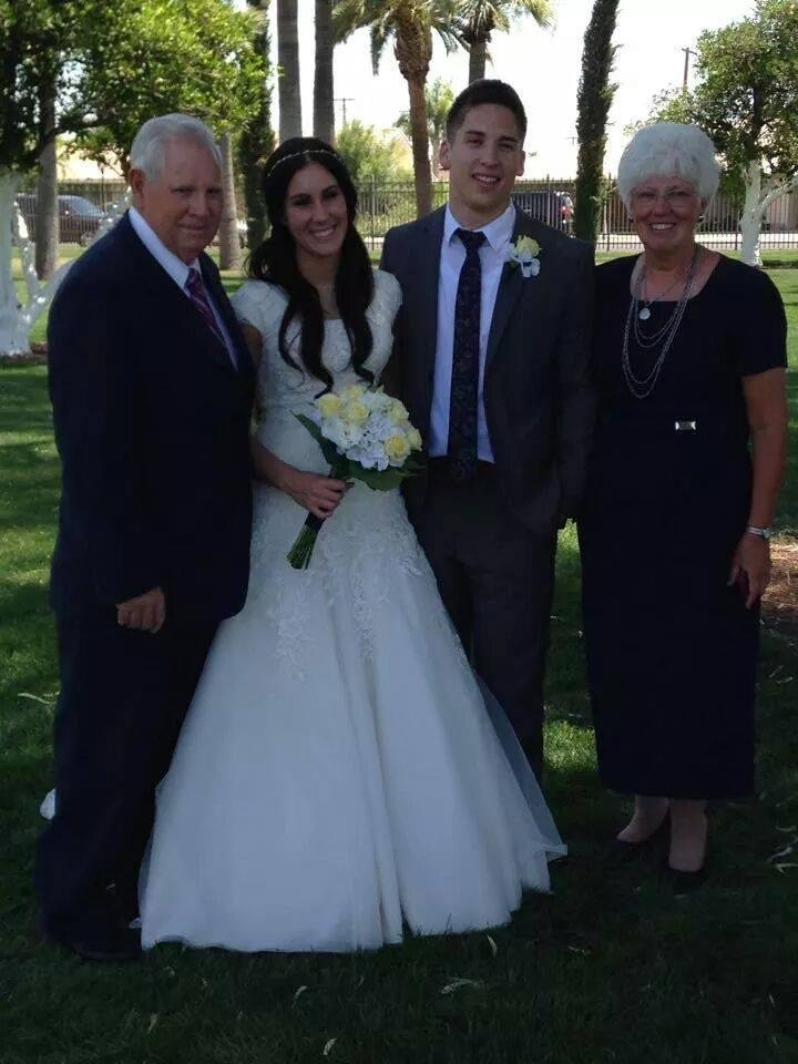 Another SMITH GIRL
MARRIED.
MY nieces wedding...
Kimberlyn.. TIM AND JANIE 'S OLDEST DAUGHTER
Beautiful wedding dress.
WITH MY MOM AND DAD
HER GRANDPARENTS...
SO GOOD TO SEE EVERYONE. ..