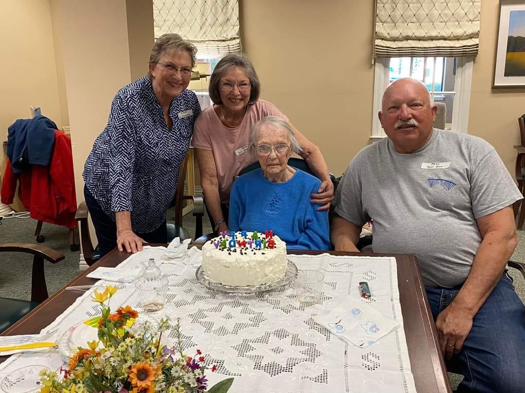 Today our Mom turns 101. Happy Birthday 🎈🎂