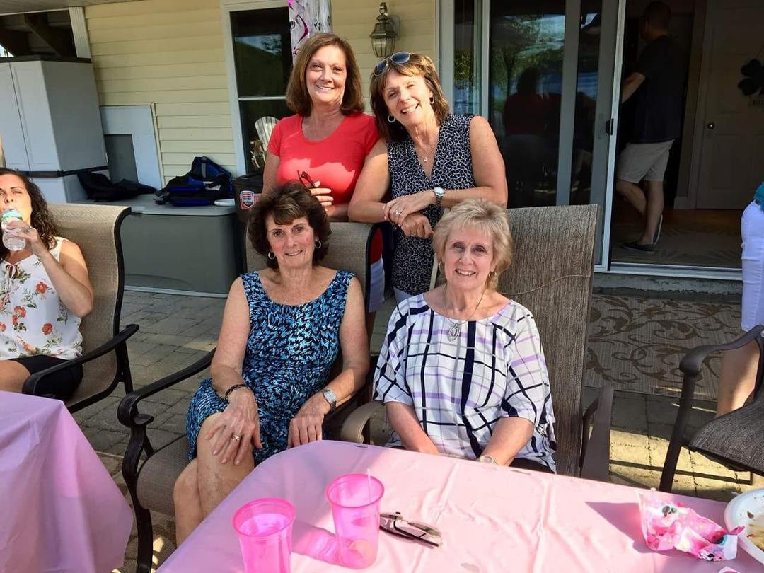 The best aunts ever💜