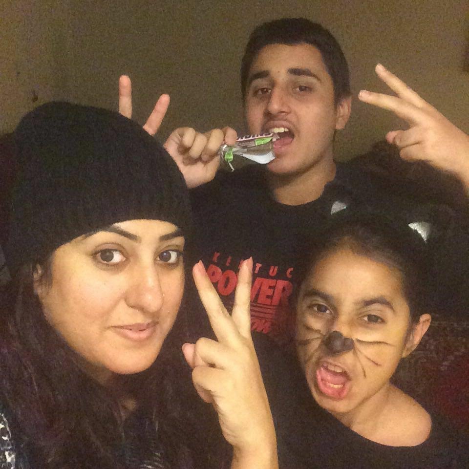 Aroosh Akbar's album, Mobile Uploads