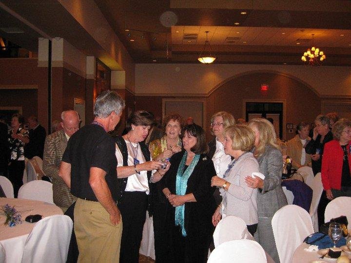 L to R. Bill Blum, Gail Greenberg, Martha Hoffman, Janice Dine, Roz Zimov, Bobbi Seibler and Sue Zemboch.