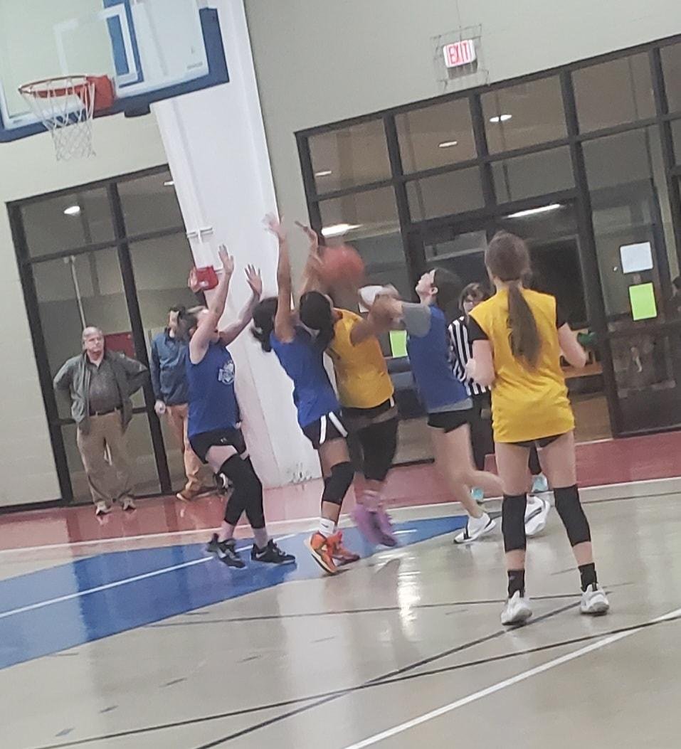 Probably the only parent at the game that was excited that my kid got 2 fouls called on her.
🤣🤣
She's getting more aggressive and less timid.