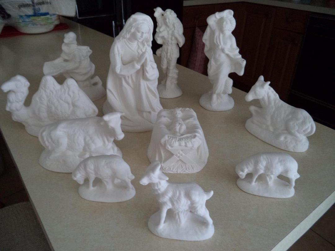 here's a mix for a nativity set.. You never know what people will ask for.., Joseph is in Mo for this photo shoot.., but the May and Jesus are Holland, surrounded by Atlantic sheperds and animals..