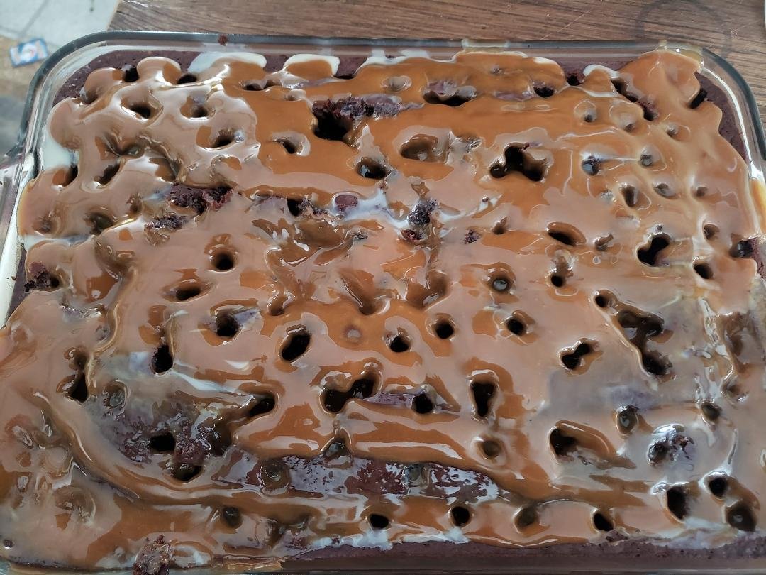 You see this? Its a Better than sex cake. I made it this morning. 30 minutes after I was done putting the stuff on it, Lee Ranel call to tell me, he can smell the cake!! Lee you are more than 3 miles away and the win