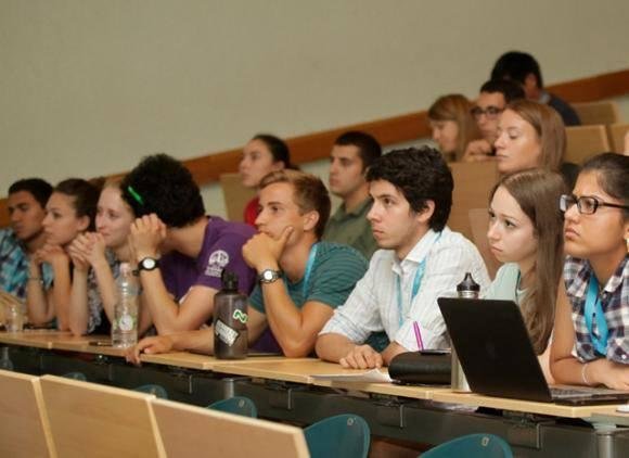Israeli Schools Eliminate Teaching Evolution
“There are matters of greater importance!” With this justification, Israel’s Department of Education has minimized academic time spent on Darwin’s theory of evolution in the co