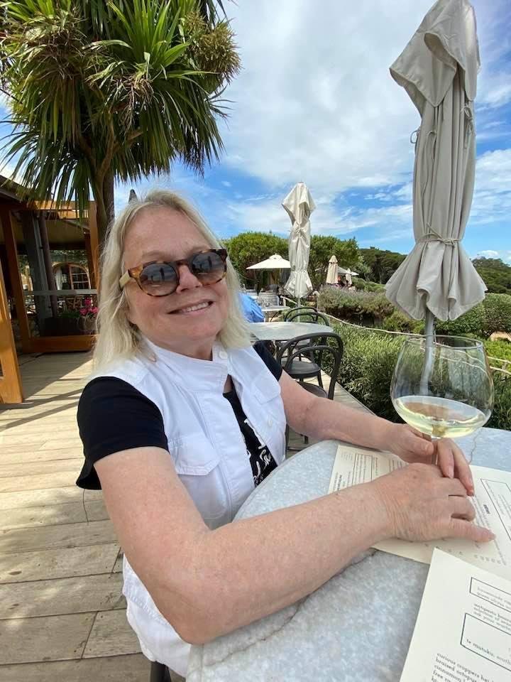 From our last day in NZ. I think she had a good time!👍😎🌴🏁🇰🇾🇳🇿❤️⛴✈️🍧🍰⏰