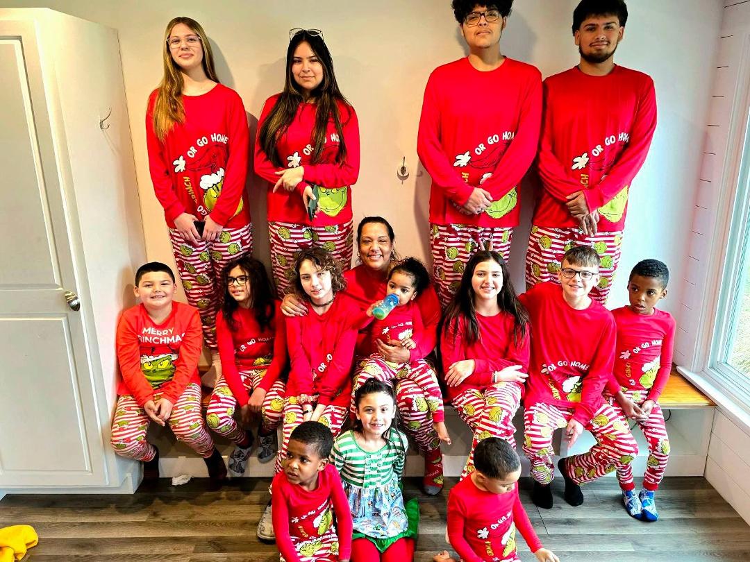 Niah had Christmas in Michighan! Meeting her family. Cousins and brothers and sisters, and mey her Grandma Susan for the first time. Merry christmas Niah, we missed you!! Wasn't the same without you!