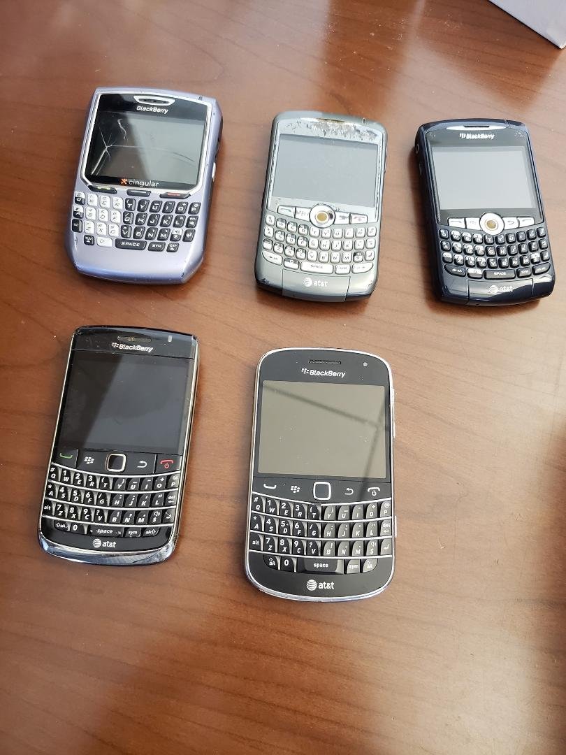 We moving our offices. In my drawer is all my BlackBerrys. I dont have the first one that was just for e mail. top to bottom order of age, missing maybe two. btw, still not an Apple bot. Samsung after BlackBerry. I mi