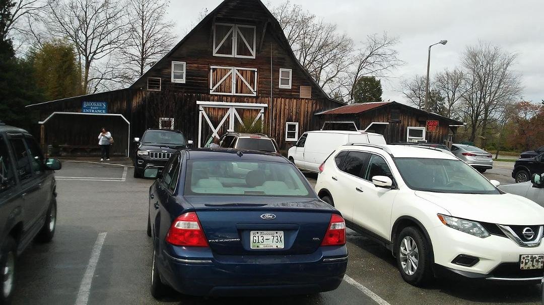 Had a great lunch at Brooksies Barn in Jackson tn. Great food and service and company with Carol.