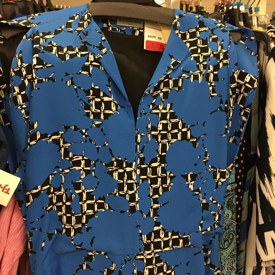I noticed this little frock at our local TJ Maxx today. It's a Balenciaga Paris design, marked down from original TJ price of $900.00 to only $810.00! Wonder what it goes for retail and how did it end up in Davenport, Iow