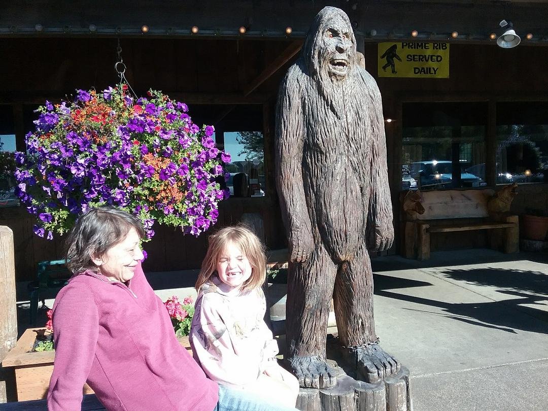 Bigfoot's Steak House SEASIDE OREGON..Hailey & Sheri