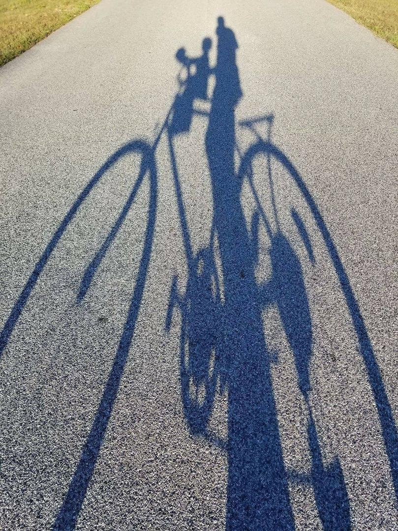 Grandpa and grandchild.
Just one of many silhouettes to come.
Thanks Stacey, Great image!😁