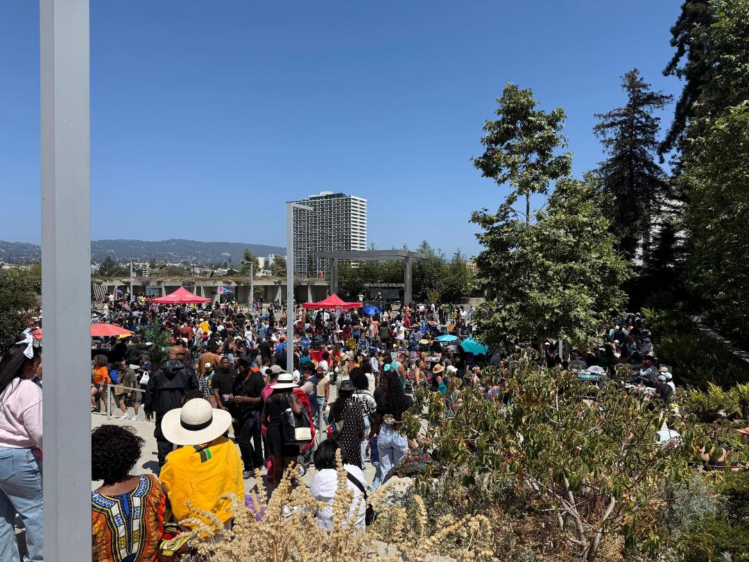 Celebrating Juneteenth in Oakland
Great Food
Great Music
Great People
= Great Day !!!!