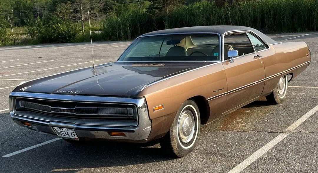 Almost identical to my parent's 1971 Chrysler. Lots of good teen-age memories with that car.