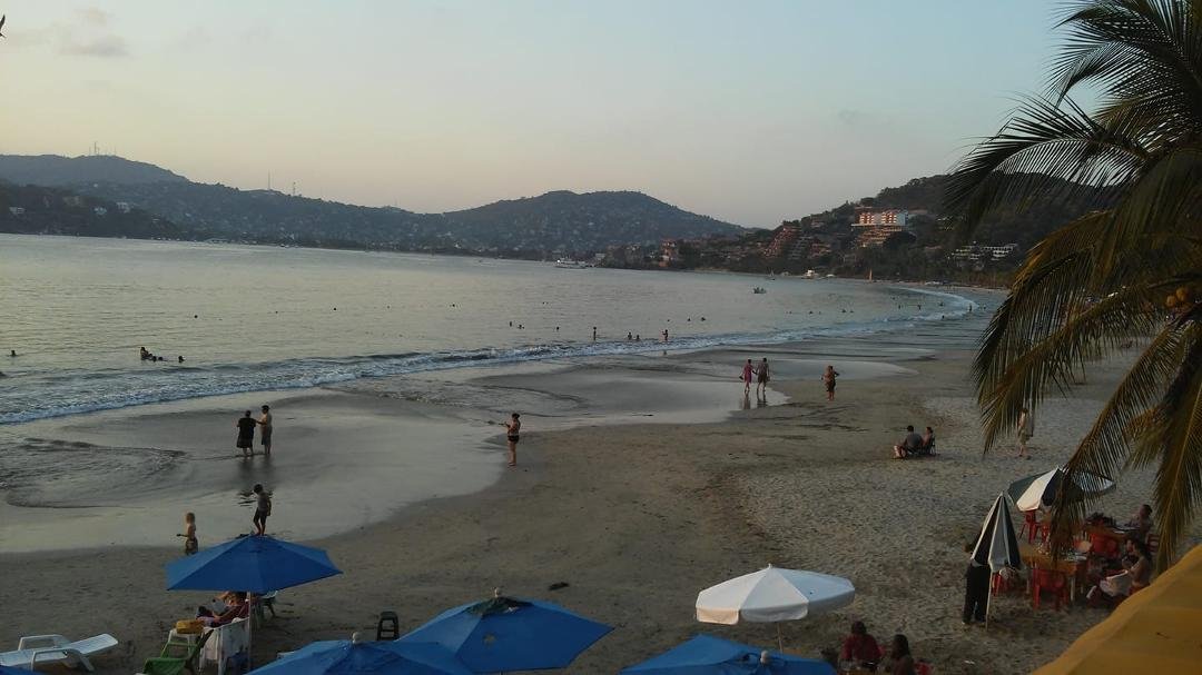 Playala Ropa looking toward Zihua.