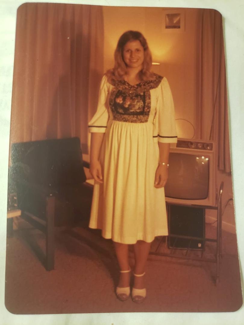 God granted me 44 years with this gorgeous lady. Sara Lee went to be with Jesus 4 years ago today. It doesn't get easier. The love I had for her was boundless. Thank heavens for memories. You know what I said when she 1st