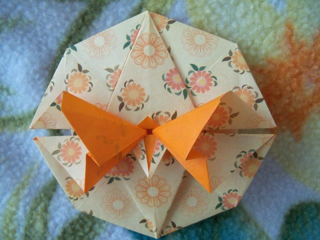 A Butterfly tato I folded. The creator is Marcela Brina.