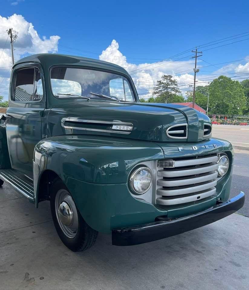 Can’t tell me oldies can’t turn heads.
Fell in love with this gem at the gas station.
1951 Ford pick-up (of course, I talked to its owner).