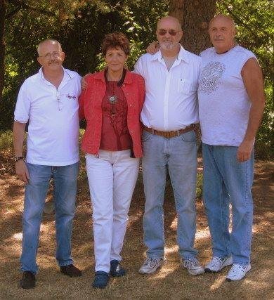 Joel, Nancy, Dennis and me.
I love my brothers and sister. Too bad we can't get together more often