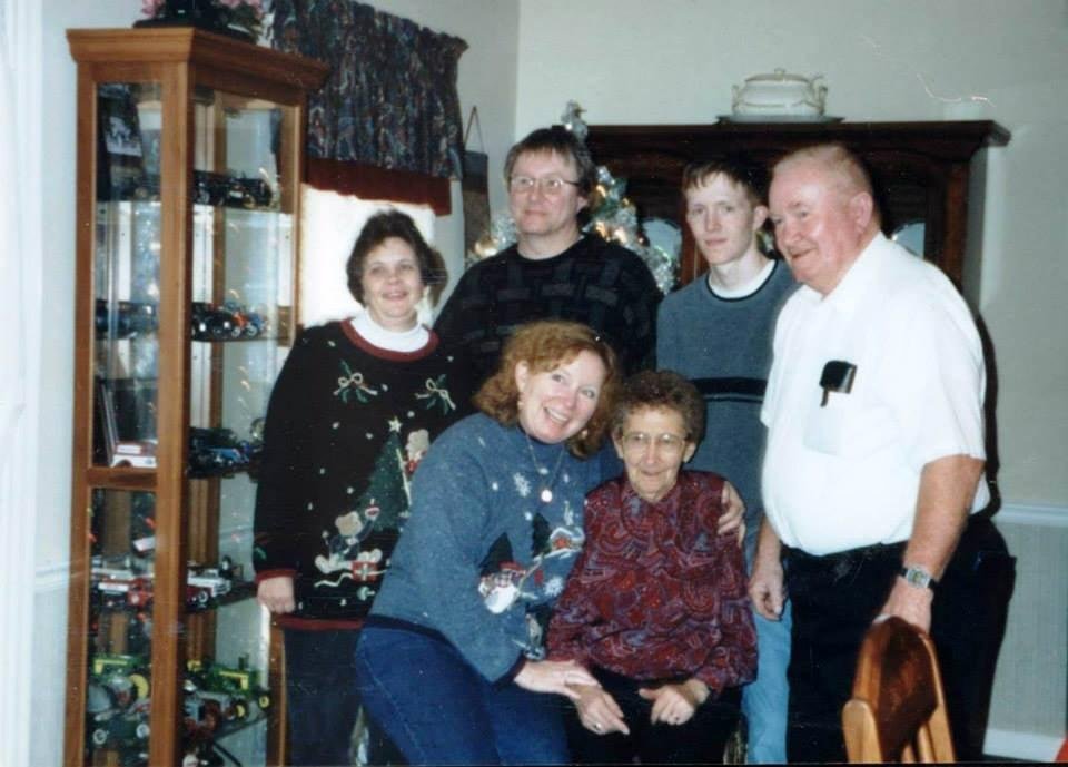 Today would have been my sweet Dad's 92nd birthday. He will have been gone 9 years April 20th. I miss him every day.