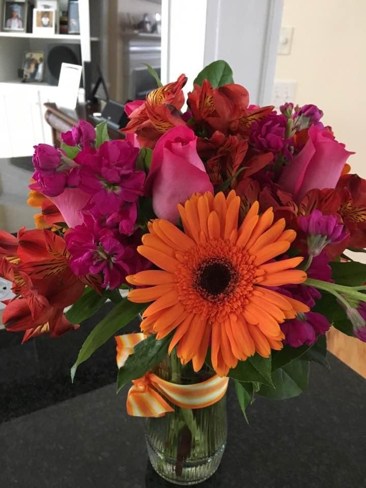 My daughter sent me these flowers, just to say "I love you".  How sweet of her!!!