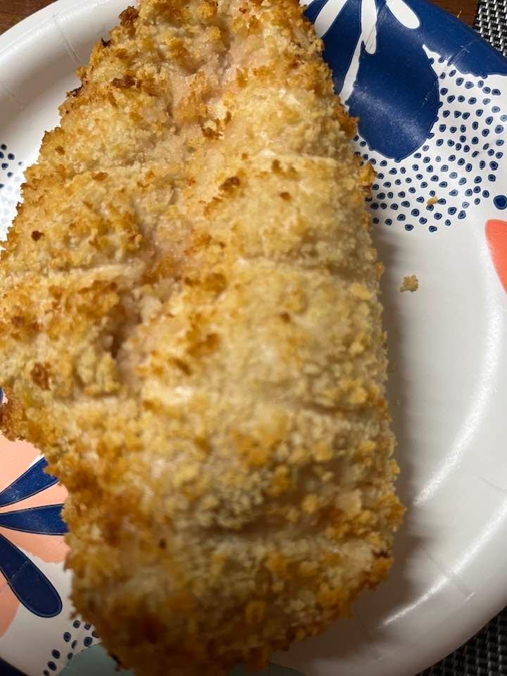 Just cooked this piece of chicken in my air fryer with some Panko breadcrumbs, it came out so nice and crispy and juicy yum 😋